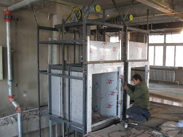 傳菜梯安裝現場